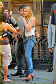 Sara Paxton feet photo thumbnail