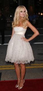 Sara Paxton feet photo thumbnail