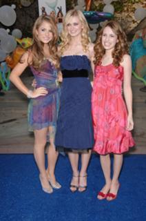 Sara Paxton feet photo thumbnail