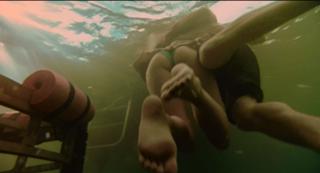 Sara Paxton feet photo thumbnail