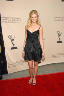 Sara Paxton feet photo thumbnail