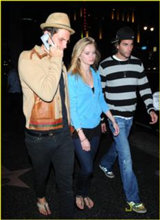 Sara Paxton feet photo thumbnail
