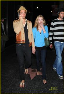 Sara Paxton feet photo thumbnail