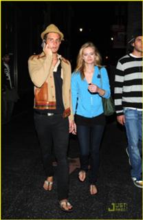 Sara Paxton feet photo thumbnail