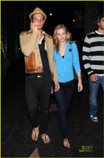 Sara Paxton feet photo thumbnail