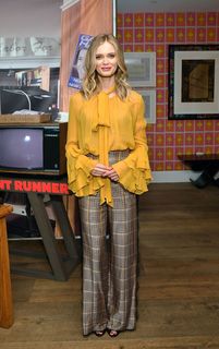Sara Paxton feet photo thumbnail