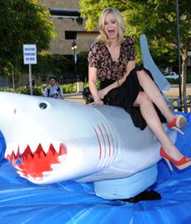 Sara Paxton feet photo thumbnail