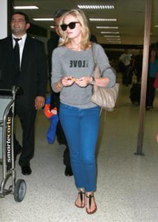 Sara Paxton feet photo thumbnail