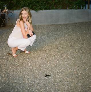 Sara Paxton feet photo thumbnail
