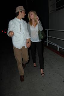 Sara Paxton feet photo thumbnail