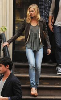 Sara Paxton feet photo thumbnail