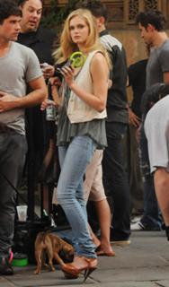 Sara Paxton feet photo thumbnail