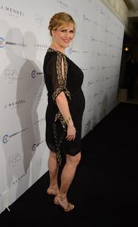 Sara Rue feet photo thumbnail