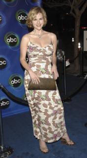Sara Rue feet photo thumbnail