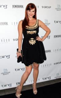 Sara Rue feet photo thumbnail