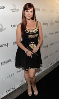 Sara Rue feet photo thumbnail