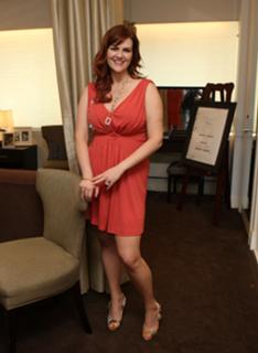 Sara Rue feet photo thumbnail
