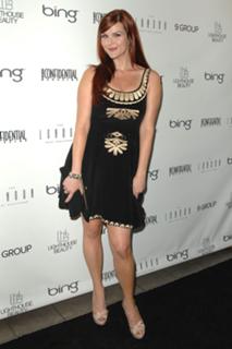 Sara Rue feet photo thumbnail