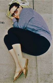 Sara Rue feet photo thumbnail