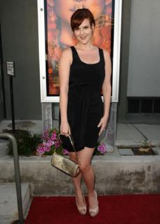 Sara Rue feet photo thumbnail