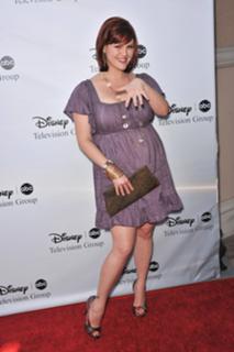 Sara Rue feet photo thumbnail