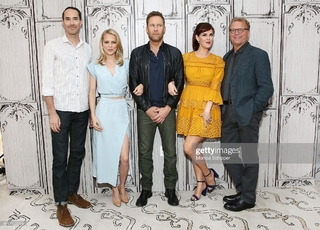 Sara Rue feet photo thumbnail