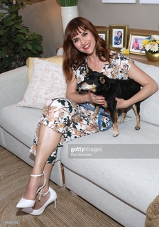 Sara Rue feet photo thumbnail