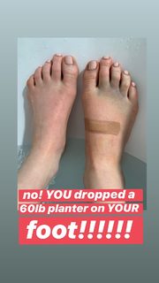 Sara Rue feet photo thumbnail