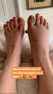 Sara Rue feet photo thumbnail