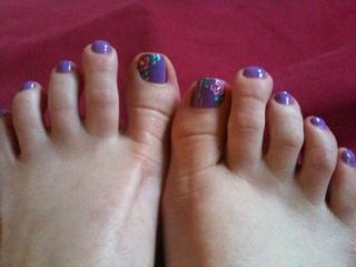 Sara Rue feet photo thumbnail