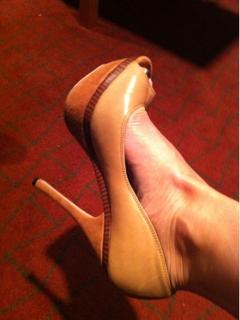Sara Rue feet photo thumbnail