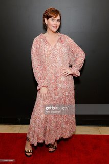 Sara Rue feet photo thumbnail