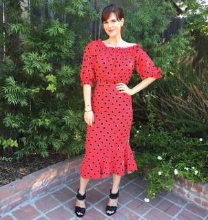 Sara Rue feet photo thumbnail