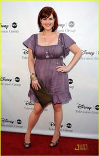 Sara Rue feet photo thumbnail