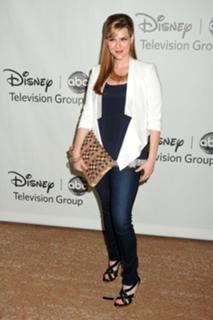 Sara Rue feet photo thumbnail
