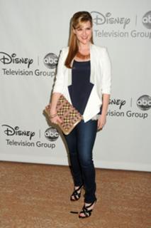 Sara Rue feet photo thumbnail