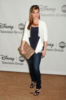 Sara Rue feet photo thumbnail