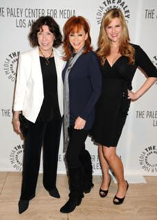 Sara Rue feet photo thumbnail