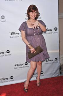 Sara Rue feet photo thumbnail