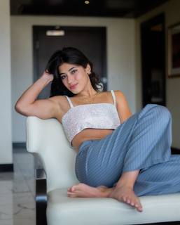 Sara Saffari feet photo thumbnail