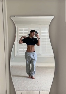 Sara Saffari feet photo thumbnail