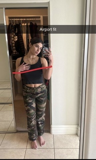 Sara Saffari feet photo thumbnail