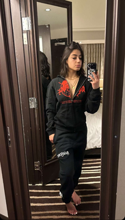 Sara Saffari feet photo thumbnail