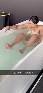 Sara Saffari feet photo thumbnail