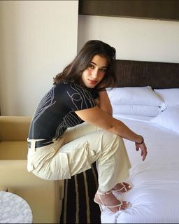 Sara Saffari feet photo thumbnail