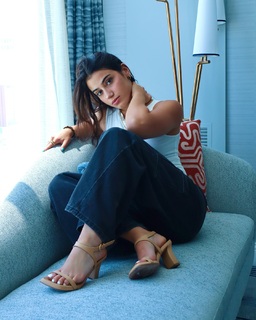 Sara Saffari feet photo thumbnail