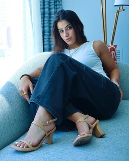 Sara Saffari feet photo thumbnail