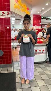 Sara Saffari feet photo thumbnail