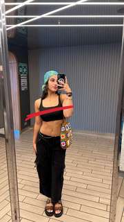 Sara Saffari feet photo thumbnail