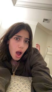 Sara Saffari feet photo thumbnail